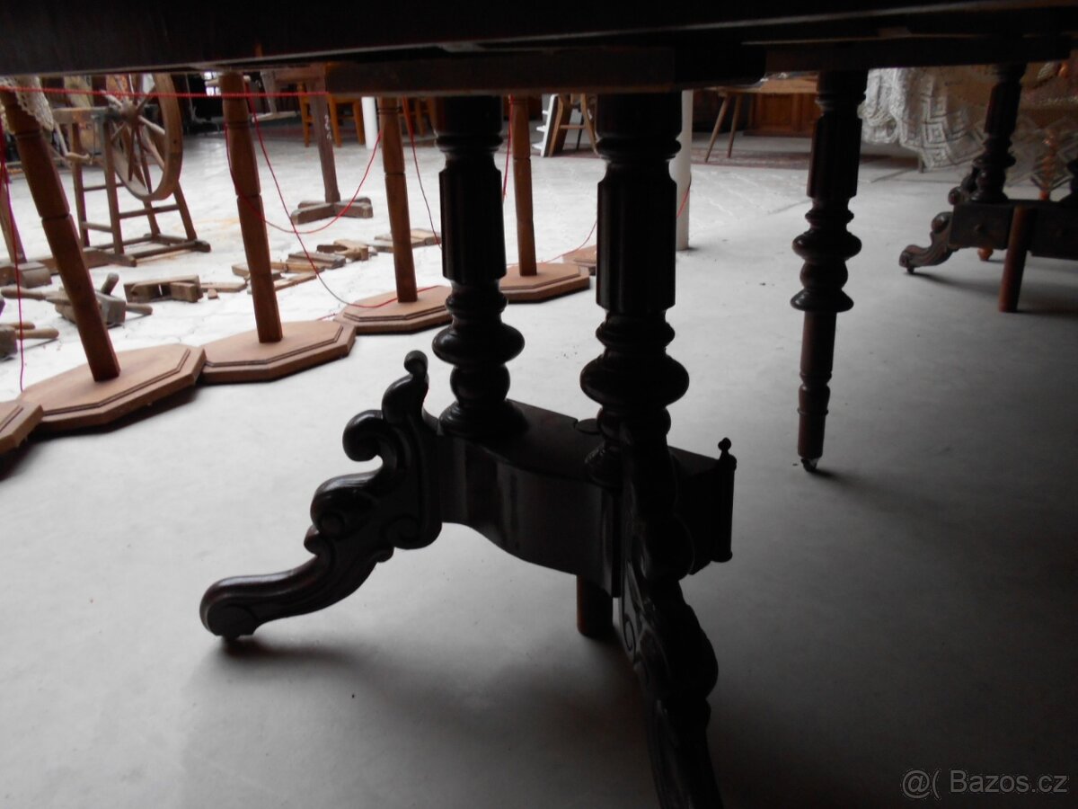 Velký rozkládací jídelní stůl - 2