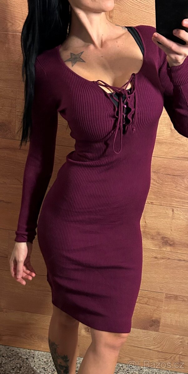 GUESS KRÁSNÉ SVETROVÉ SLIM ŠATY S VAZAČKOU XS SEDNOU XS-S-M - 2