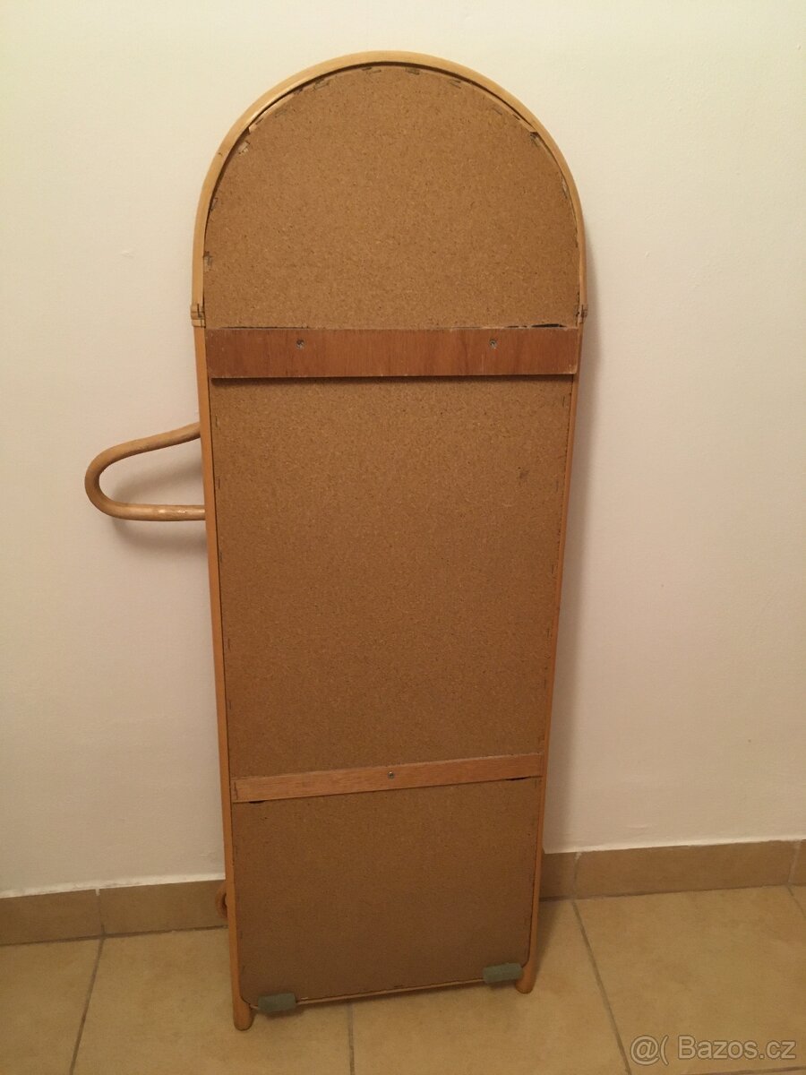 Věšáková stěna - 2