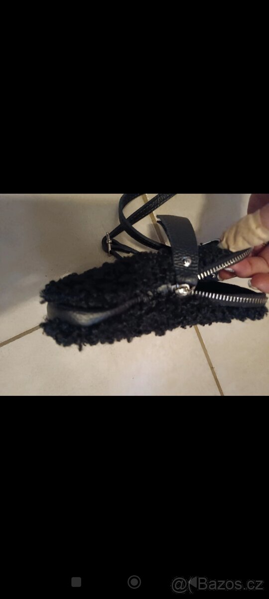 Chlupatá kabelka na tel.a mobil - 2