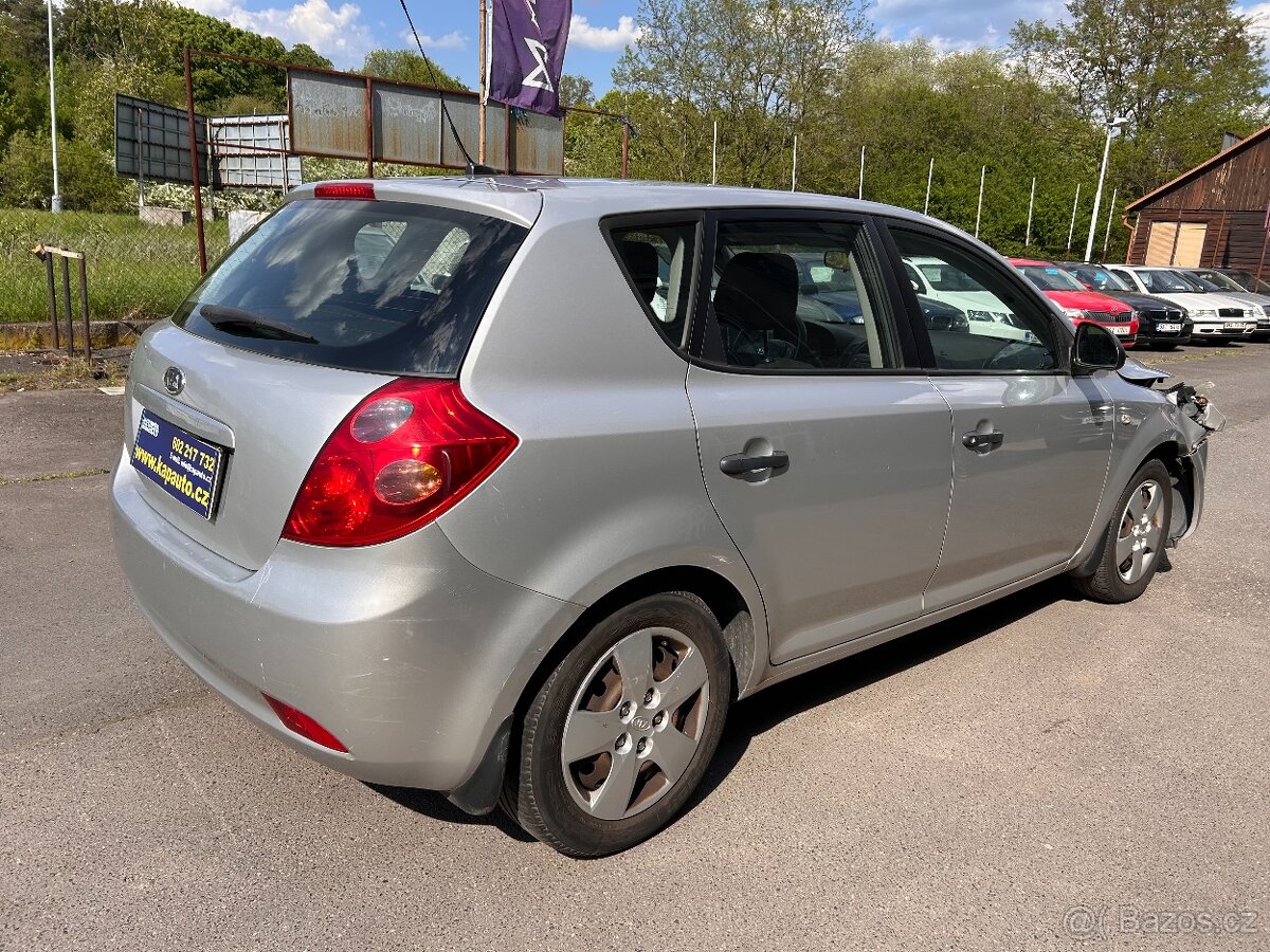 Kia Ceed 1.4 16V, ČR - havarovaný - 2