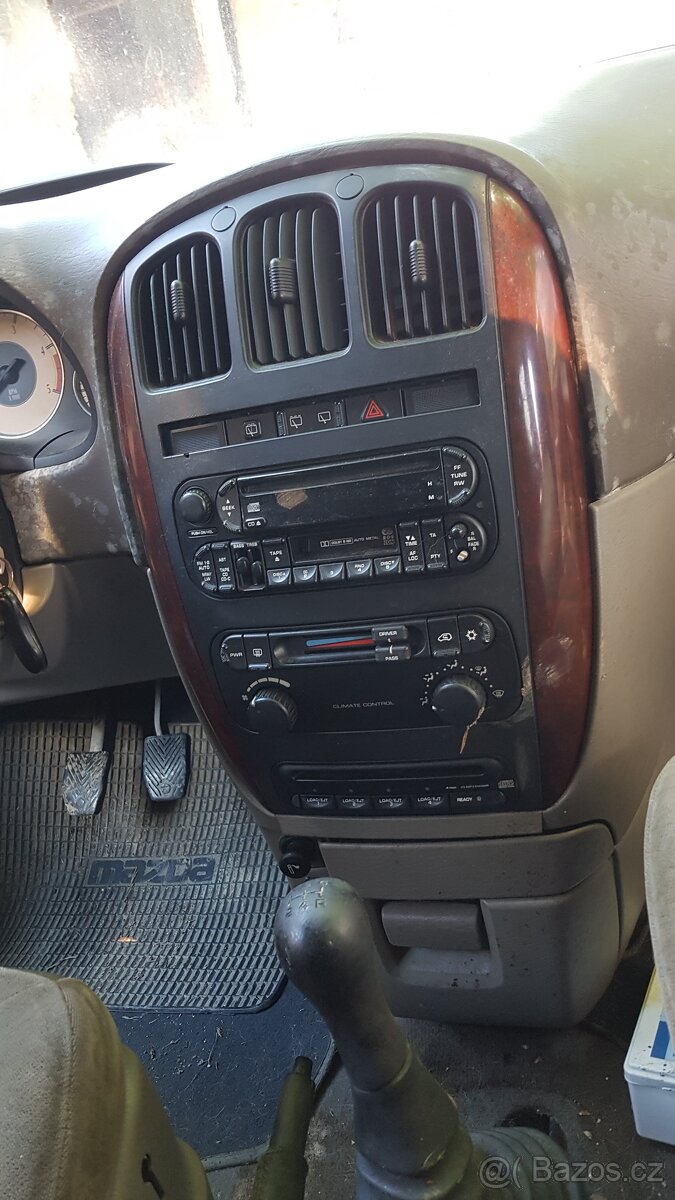 chrysler voyager - 2