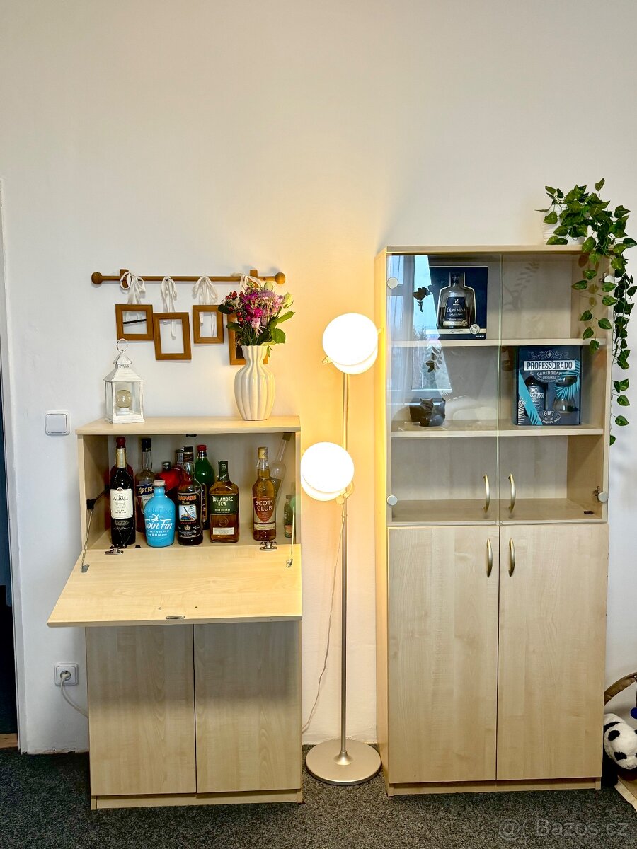 Prodám set dvou skříněk (barová/vinotéka + vitrína). - 2