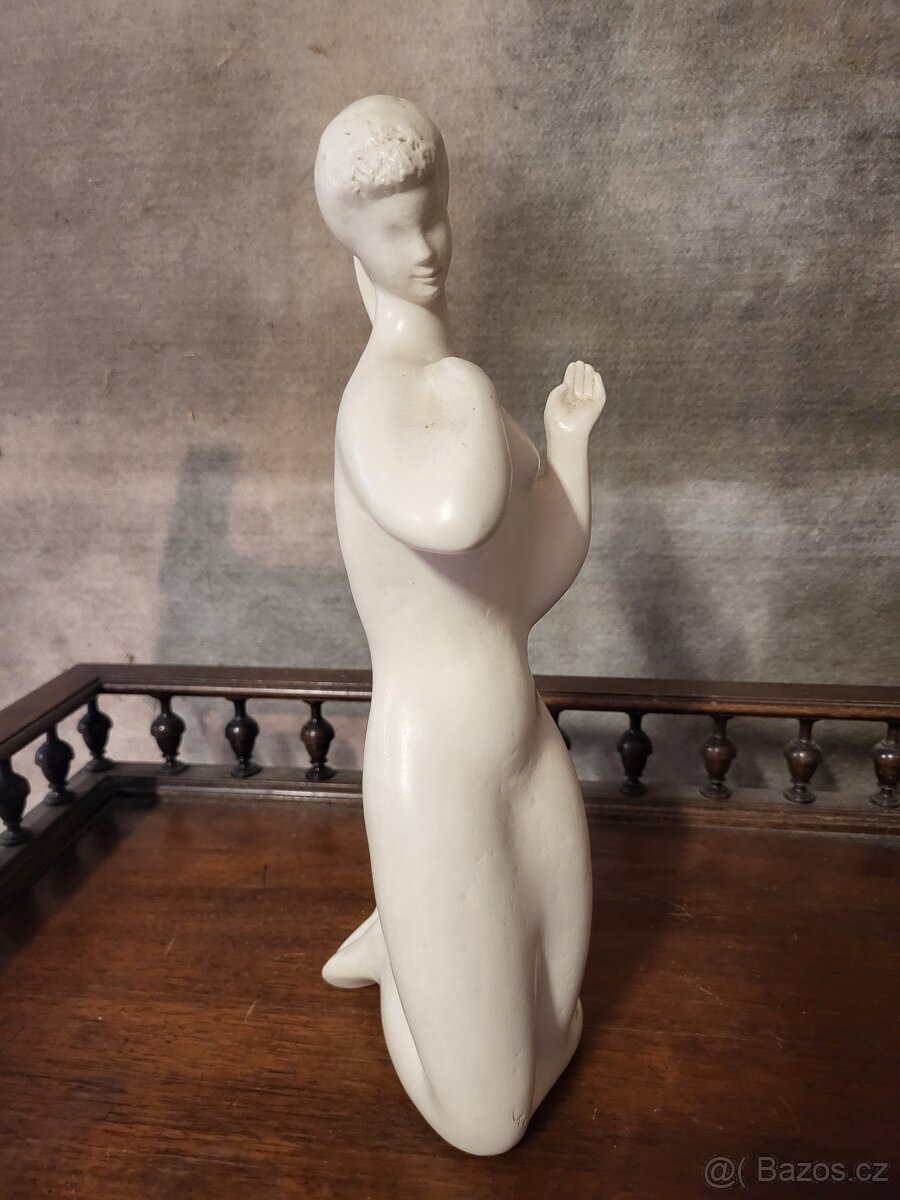 Retro soška sedící žena 60.léta - 2