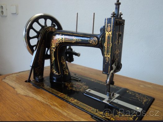 šicí stroj Royal - 2