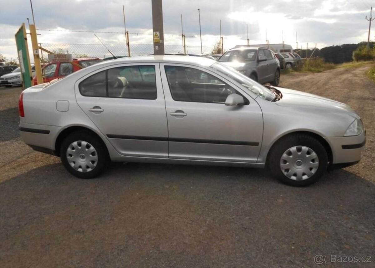 Škoda Octavia 1,6 i 75 kW DIGIKLIMA Serviska benzín - 2