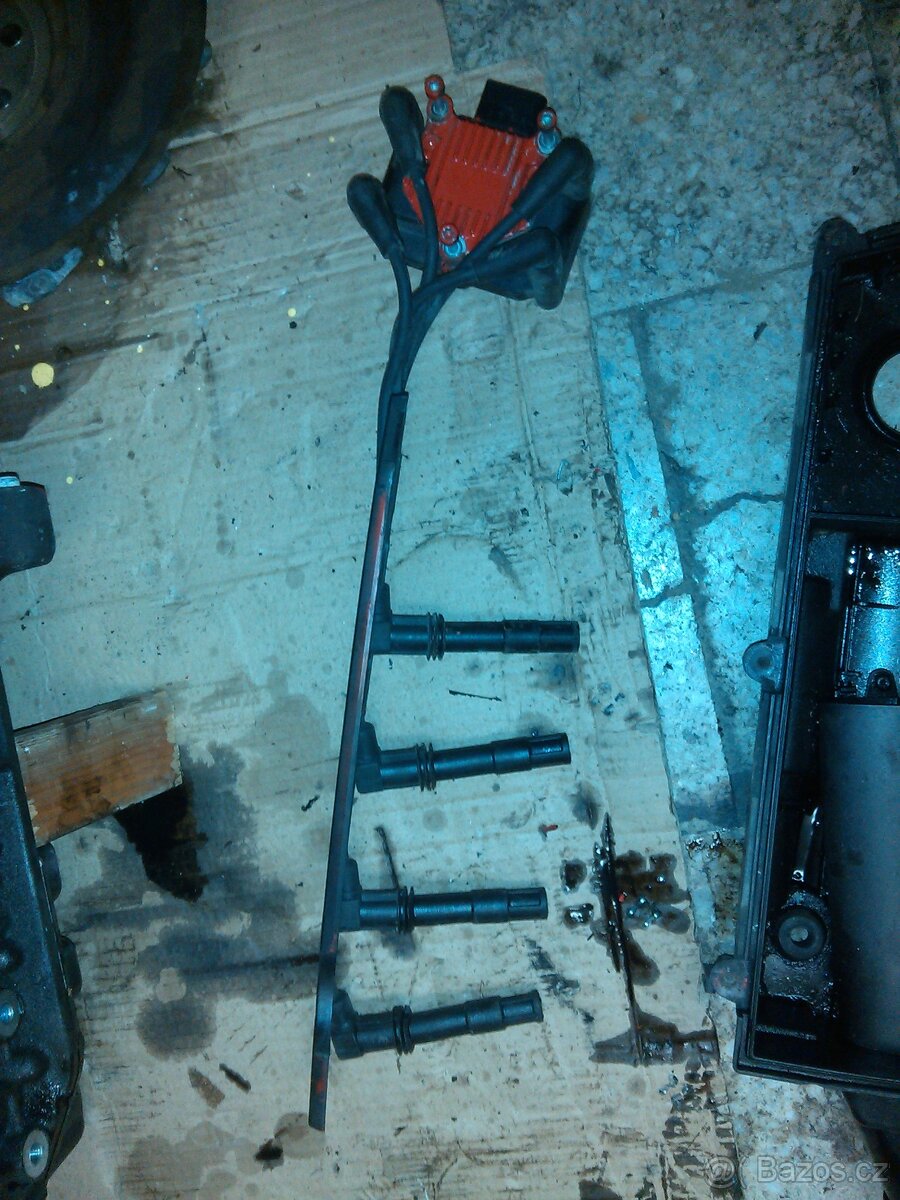 Díly motoru AKQ Golf 1.4 16V - 2