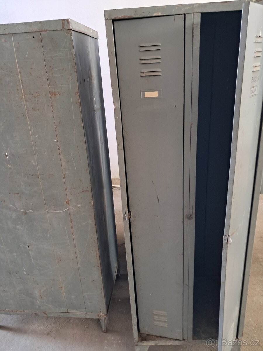 Plechové šatní skříňky - 2