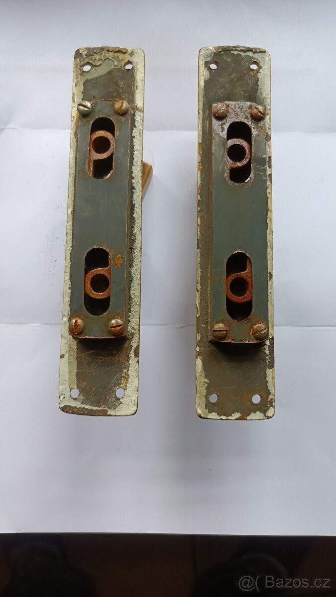 Staré mosazné kování, kliky kličky. - 2