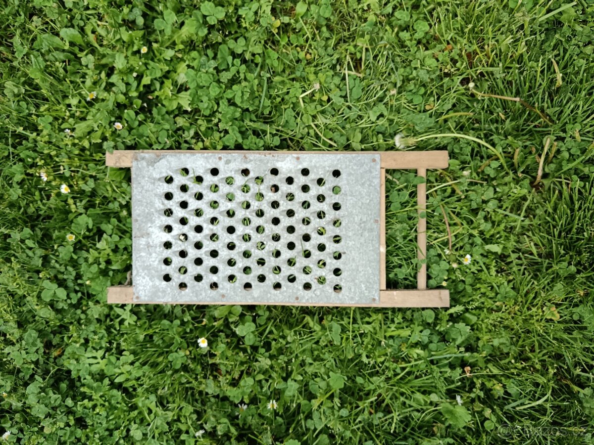 Retro struhadlo ,prosívadlo - 2