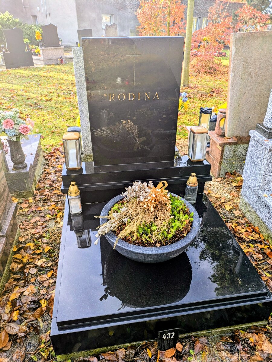 Pomník na urnový hrob (cca 6 uren) Klimkovice - 2