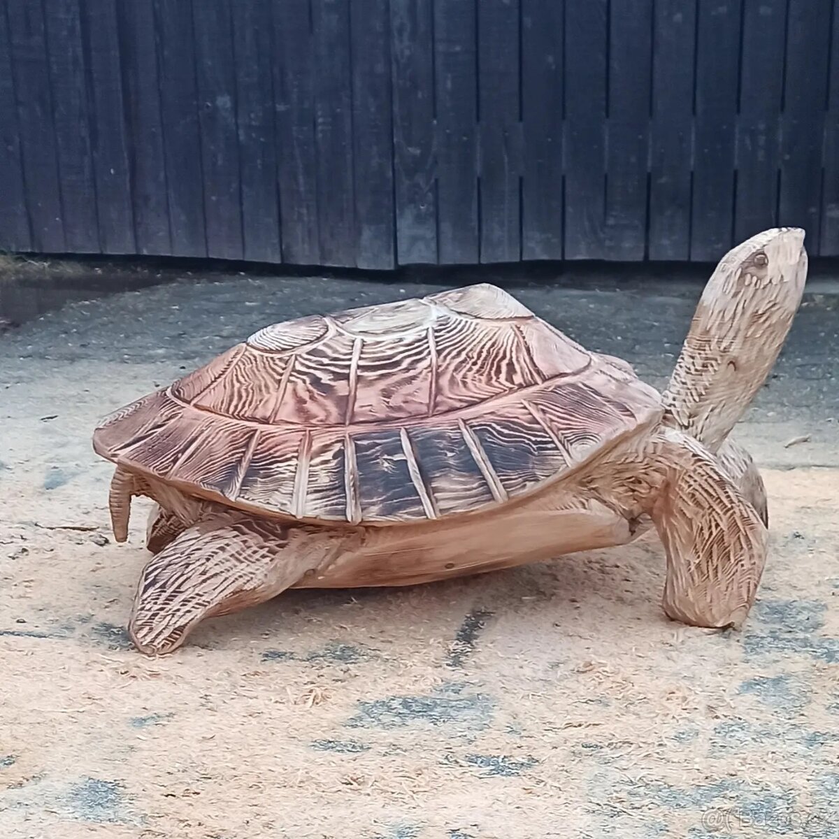 Zahradní dekorace želva motorovou pilou - 2