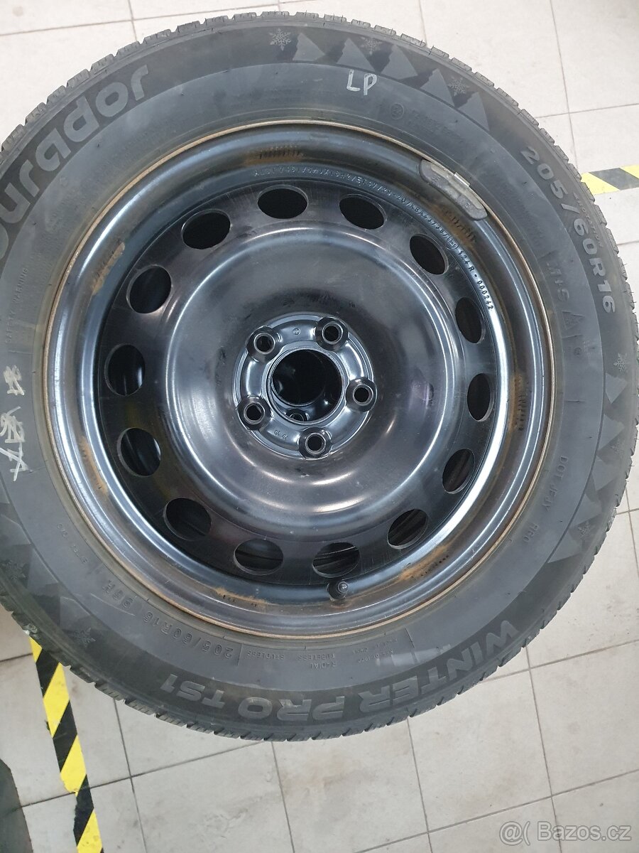 Zimní pneu 205/60/16 - 2