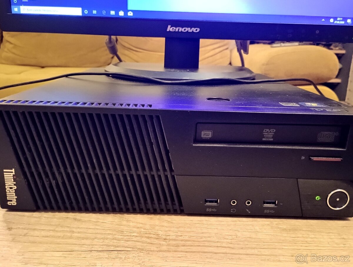 Stolní PC s monitorem, klávesnicí a myší - 2