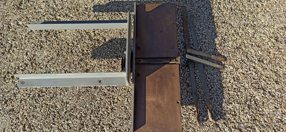 Hoblovací zařízení. - 2