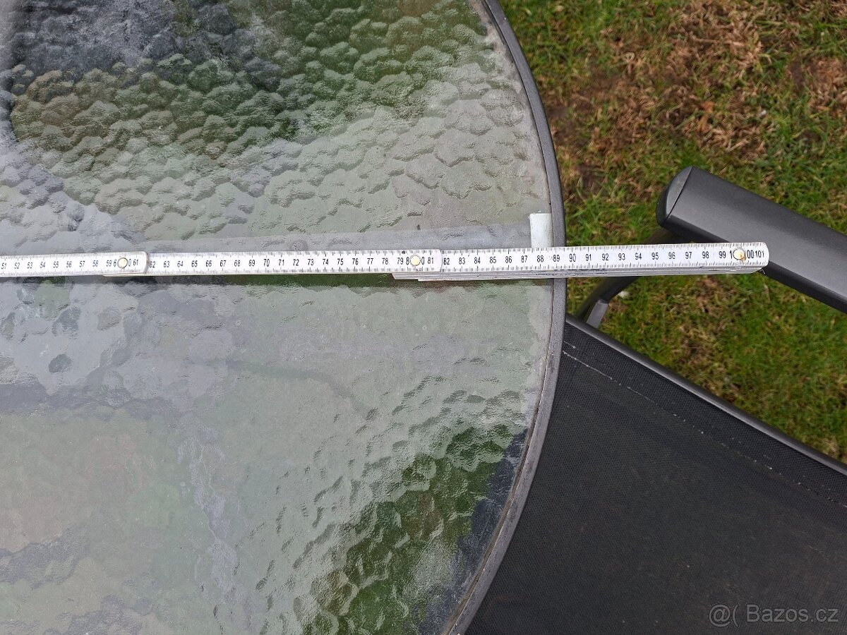 Prodám venkovní stůl + 4 židle - 2