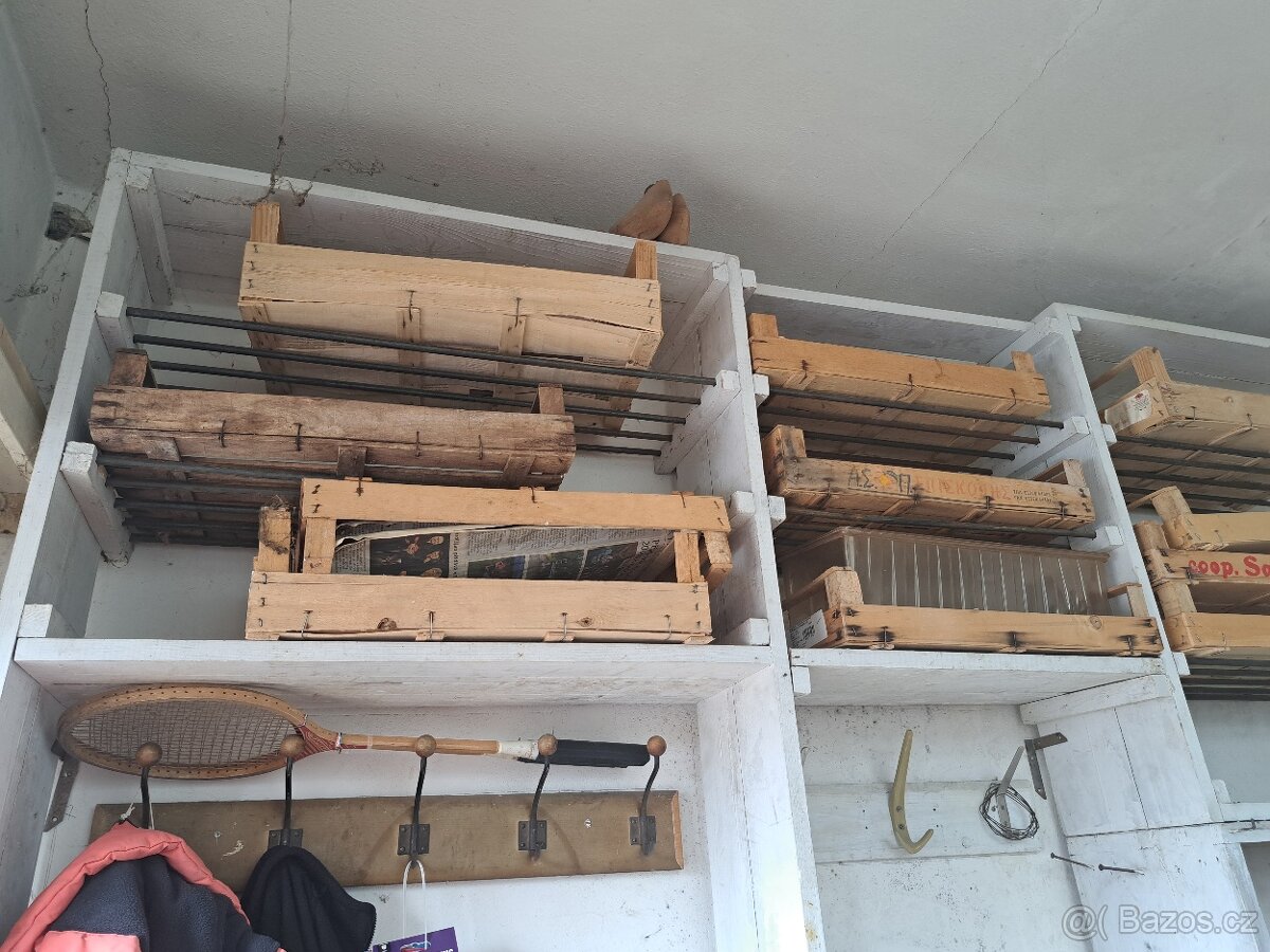 Vestavěné skříně, regály a věšáky - 2