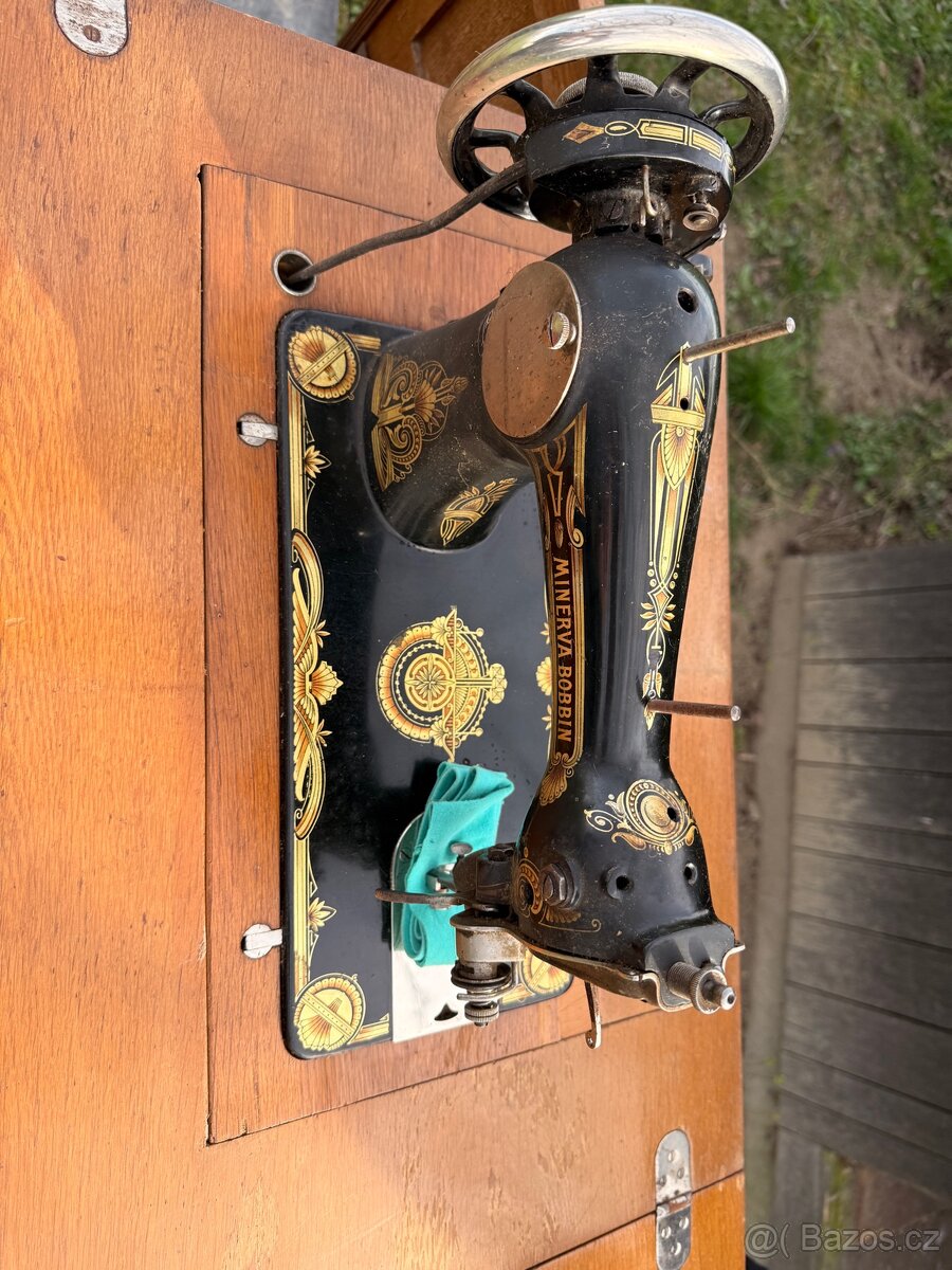 Minerva bobbin šicí stroj historický - 2