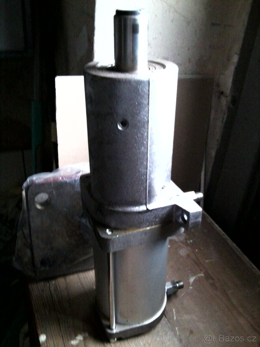 Válec dveří karosa 954 - 2