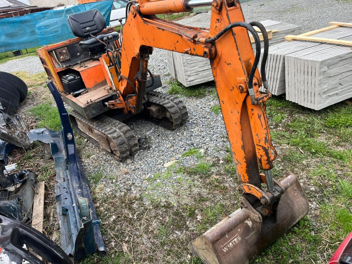 Minibagr Pel-Job EB12 - 2