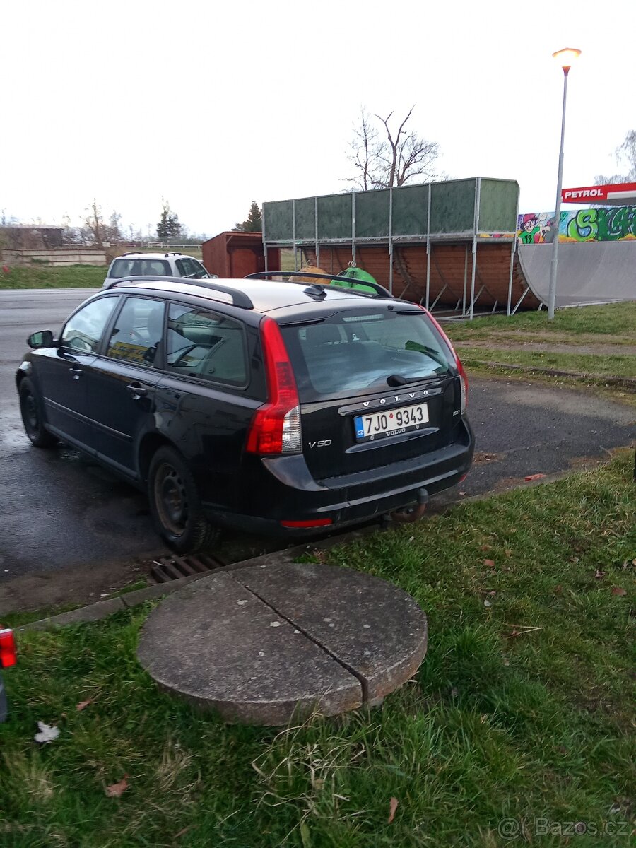 Prodám Volvo v50 plně pojízdné - 2