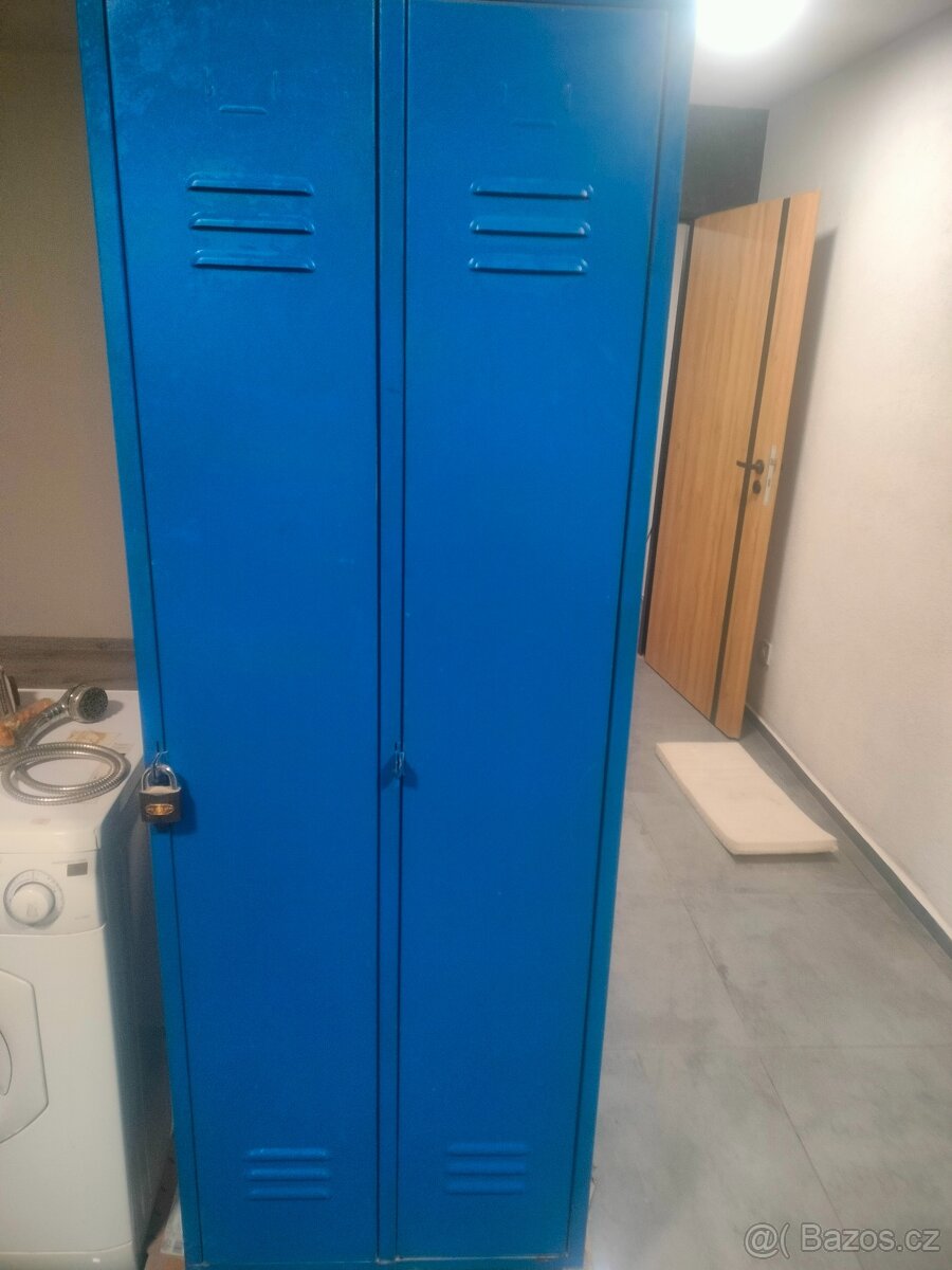 Prodám šatní skříň plechovou - 2