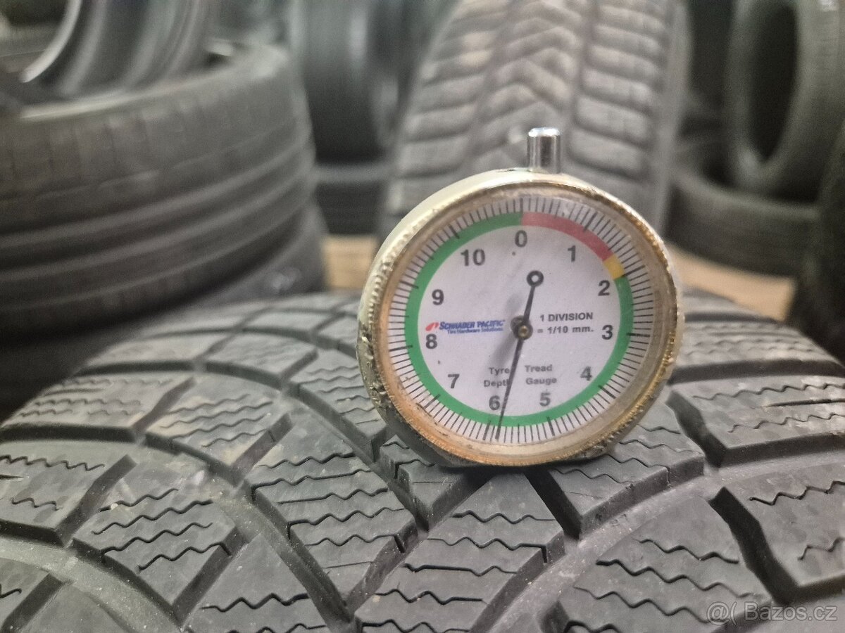 225/40 R18 BRIDGESTONE (5mm) č.16316/b8 - 2