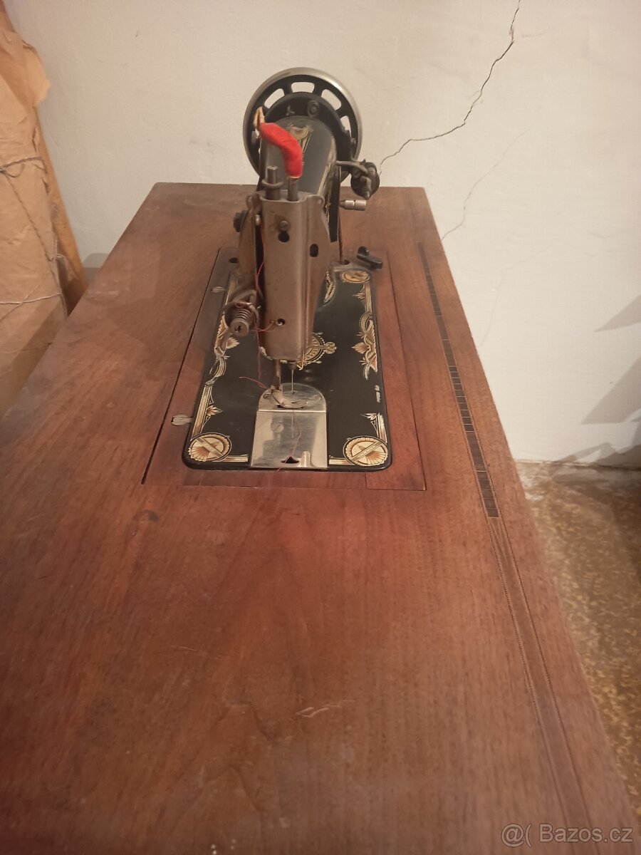 Prodám Šicí stroj MINERVA BOBBIN - zachovalý - 2