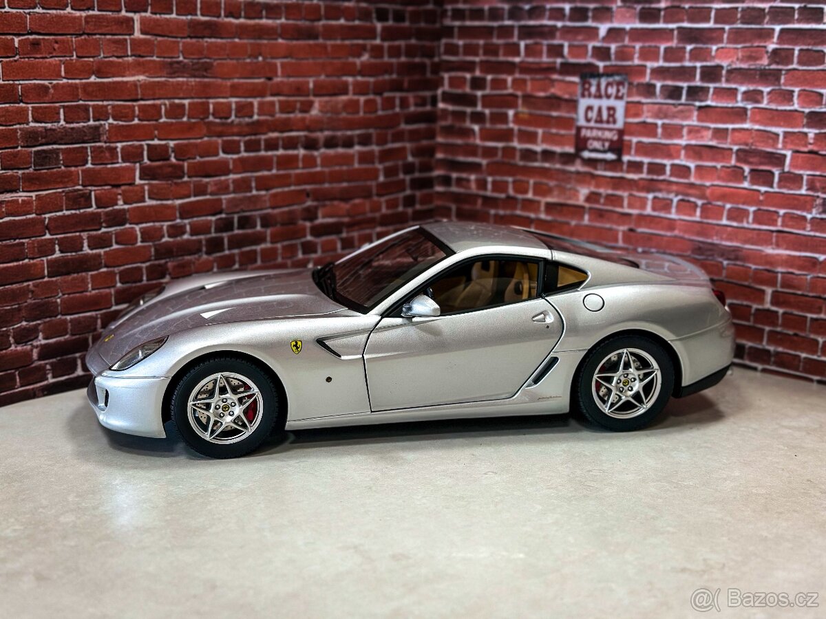 1:18 Ferrari 599 GTB - 2