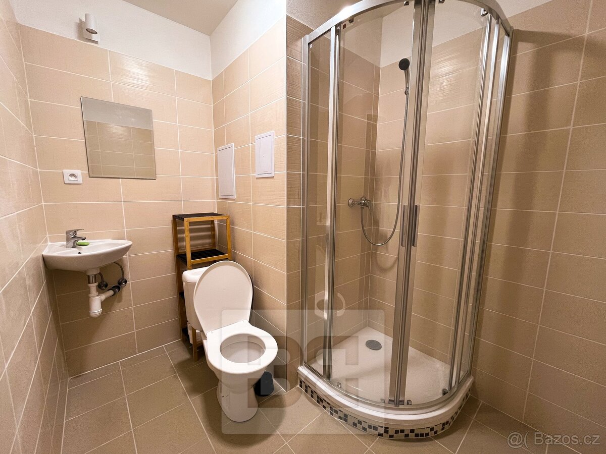 Krásný byt 2+1 po rekonstrukci v centru Karlových Var - 2