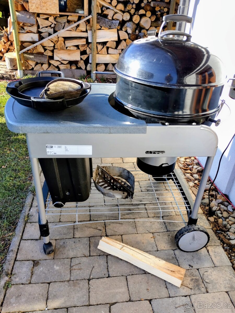 Gril Weber Performance na dřevěné uhlí - 2