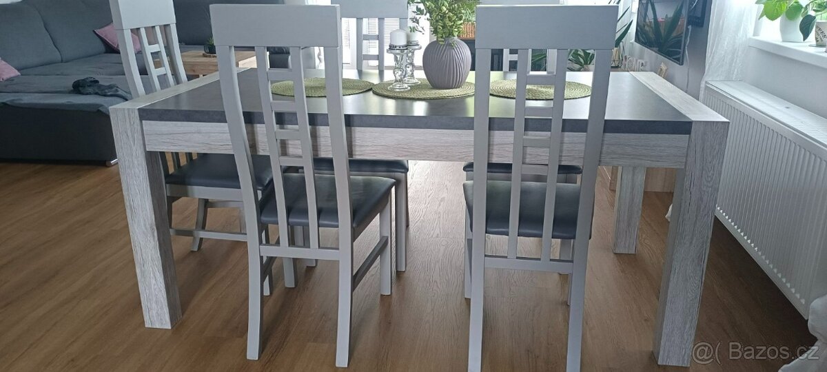 Jídelní stůl a 4-6 židlí - 2