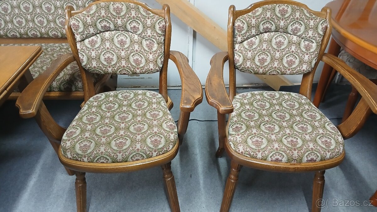 Masivní rohová lavice+2x židle s područkami+rozkládací stůl - 2