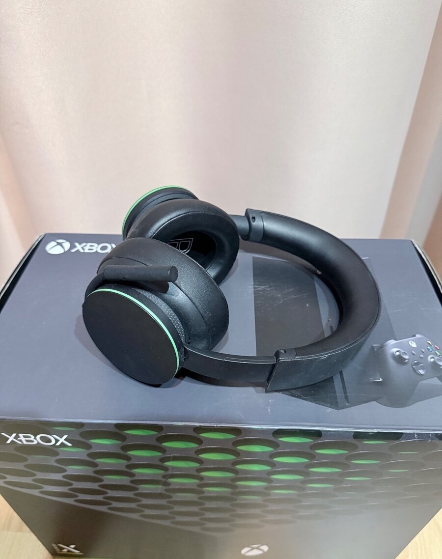 Prodám XBOX Series X 1TB SSD + hry - 2