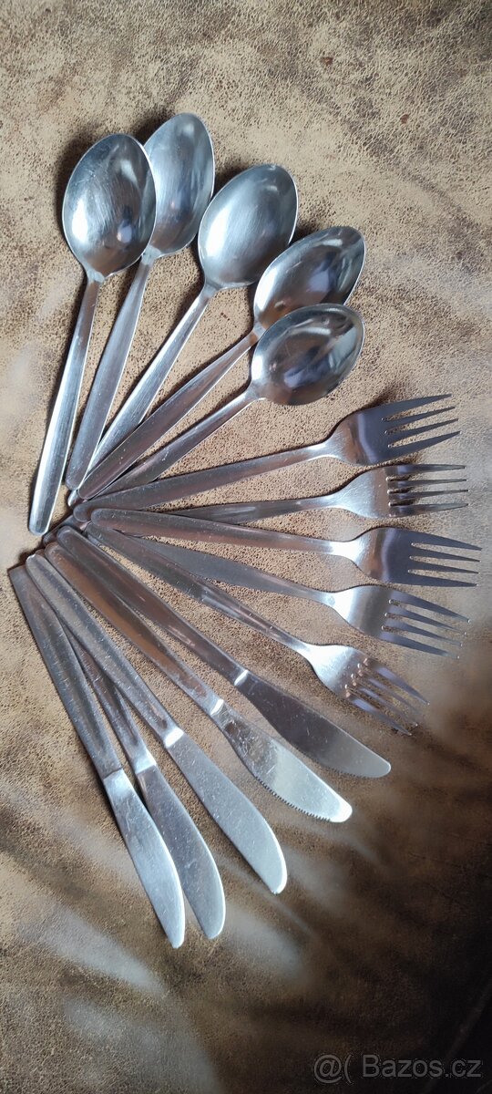 Nerezová sada příborů a tác 45 x 32 cm - 2