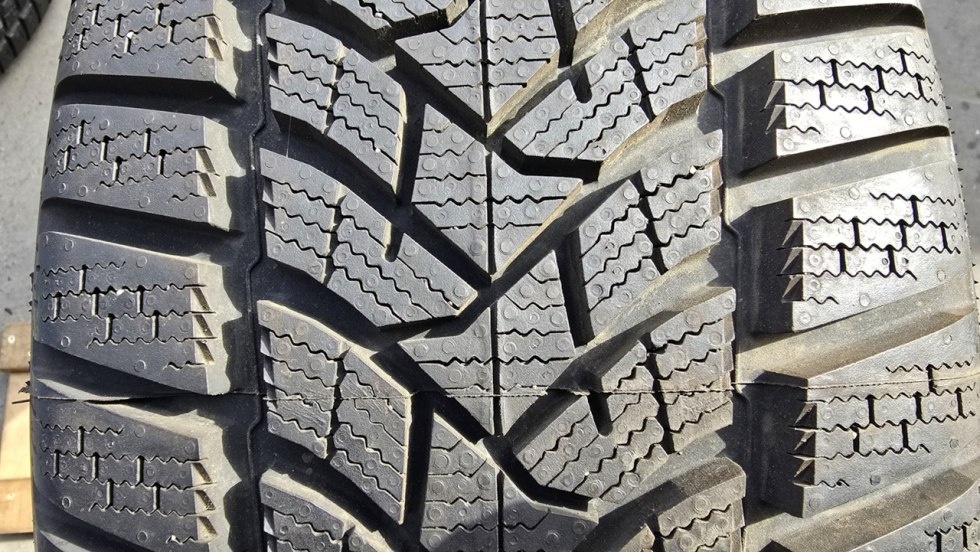Zimní pneumatika 215/60/16 Dunlop - 2