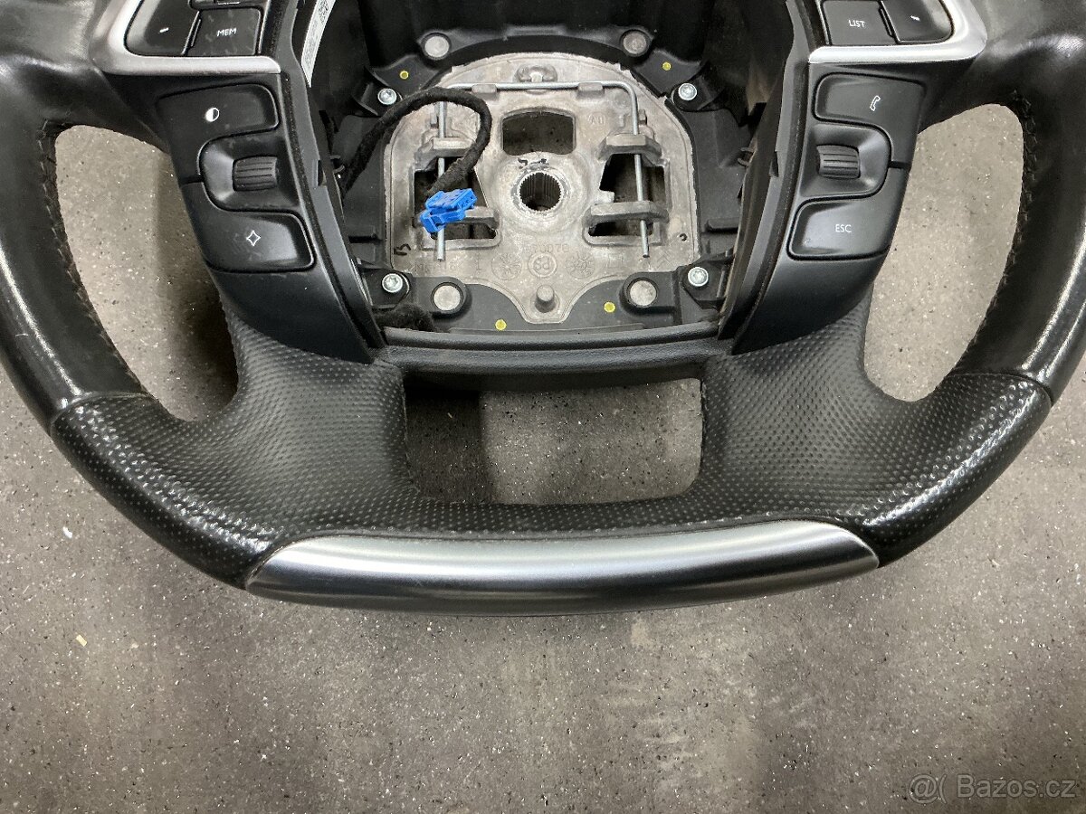 Citroen C4 - volant. Model 2012 - 2