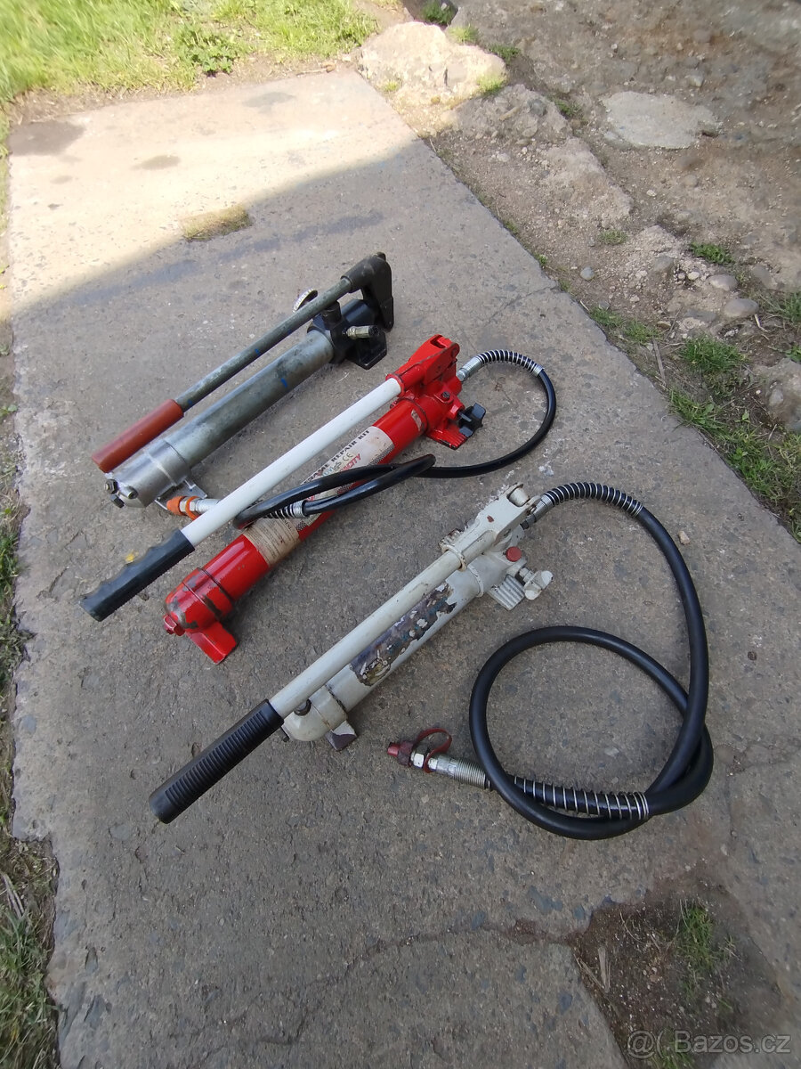 tři ruční hydraulické pumpy - 2