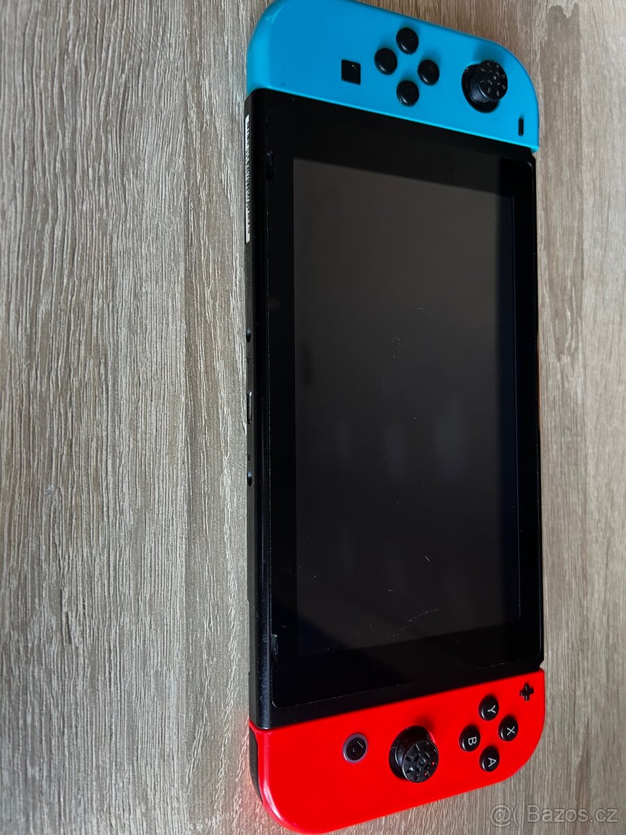 Nintendo switch + 4 hry - 2