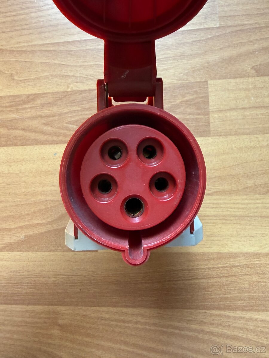 Zásuvka na 400W - 2