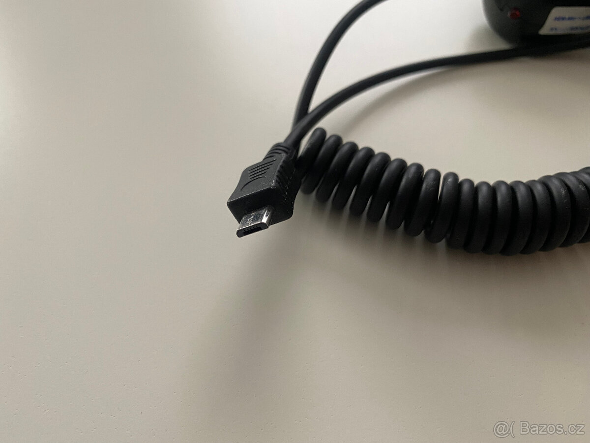 Nabíječka do auta na mobilní telefony a navigace s microUSB - 2