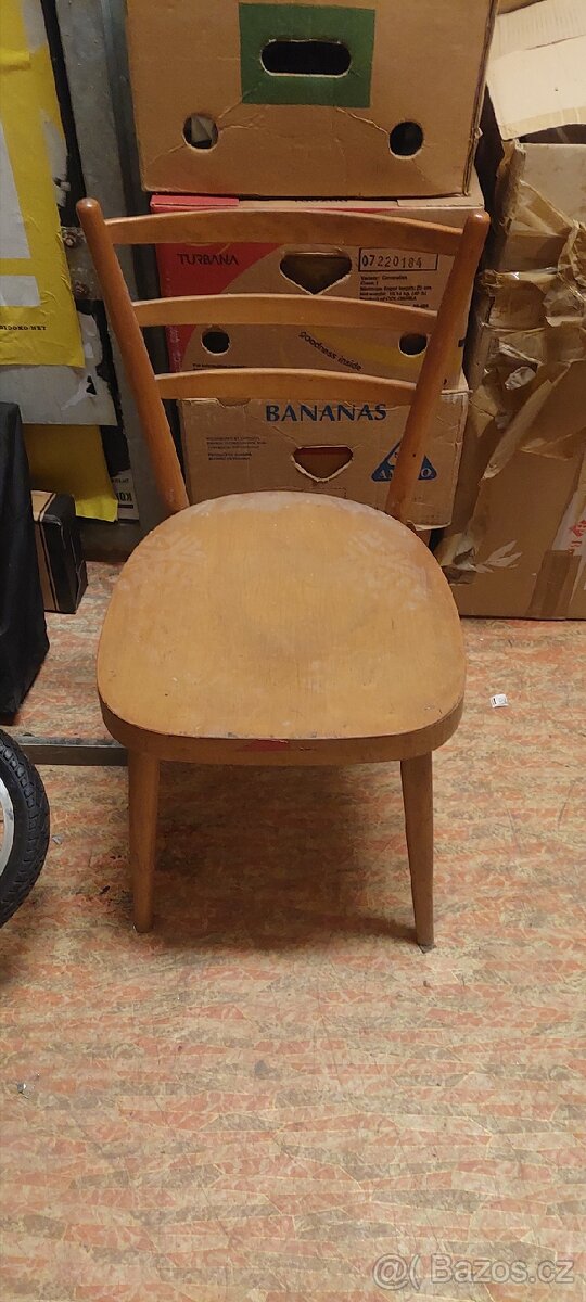 Starsi drevena zidle na doslouzeni - 2