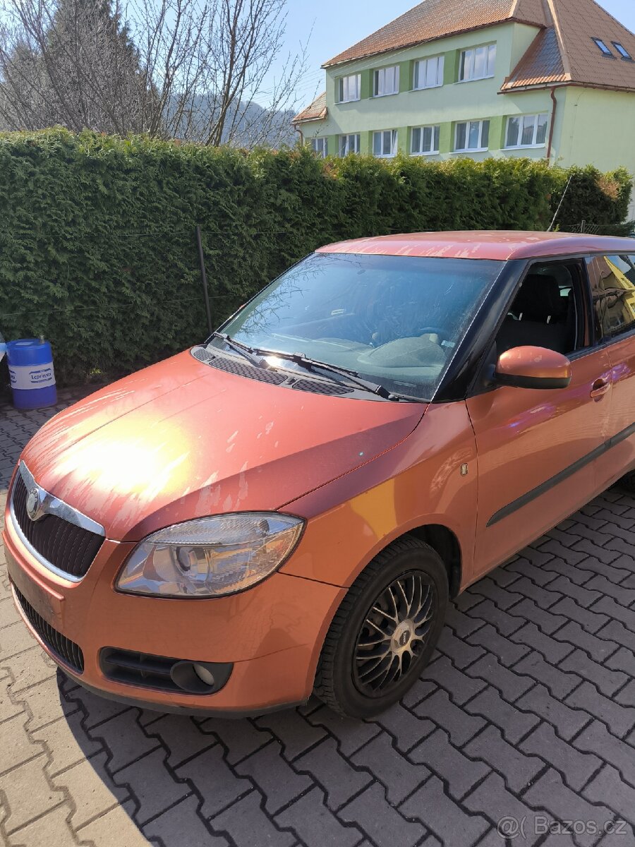 Náhradní díly ze Škoda fabia 2 , 1.2 HTP 51kw, 2008, hatch. - 2