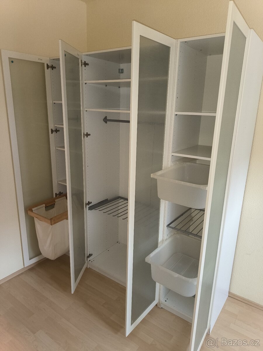 Bytový nábytek, skříně, stoly, komody , doplňky - 2