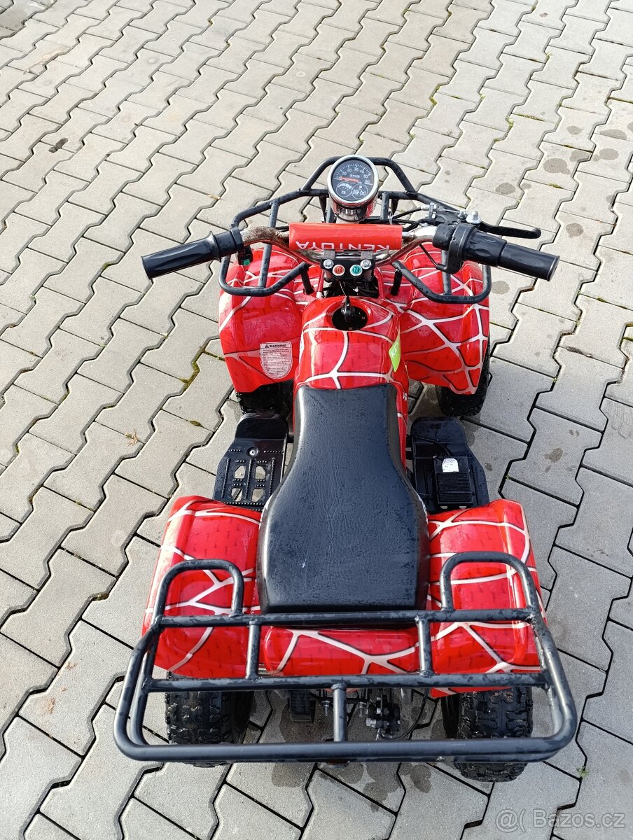 Dětská elektronická čtyřkolka ATV . - 2