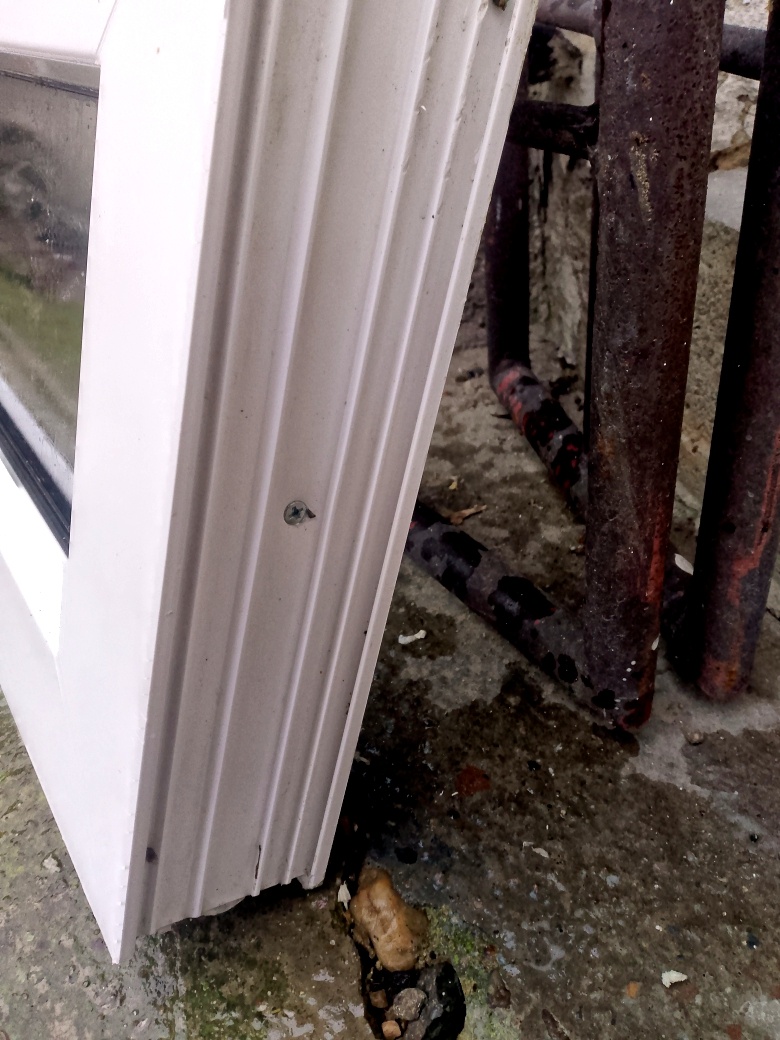 Okno 105 x 33 cm doprava - 2