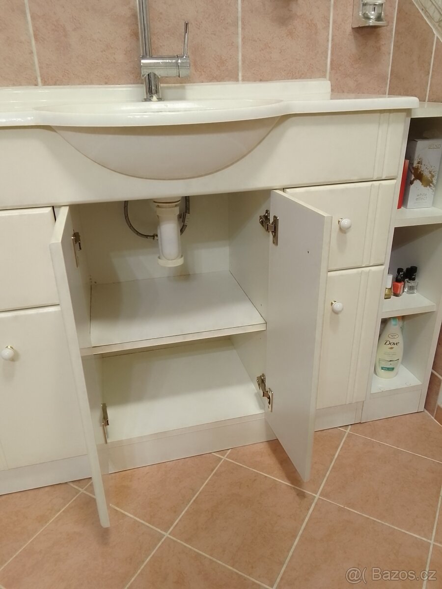 Skříňka s umyvadlem + zrcadlo - 2