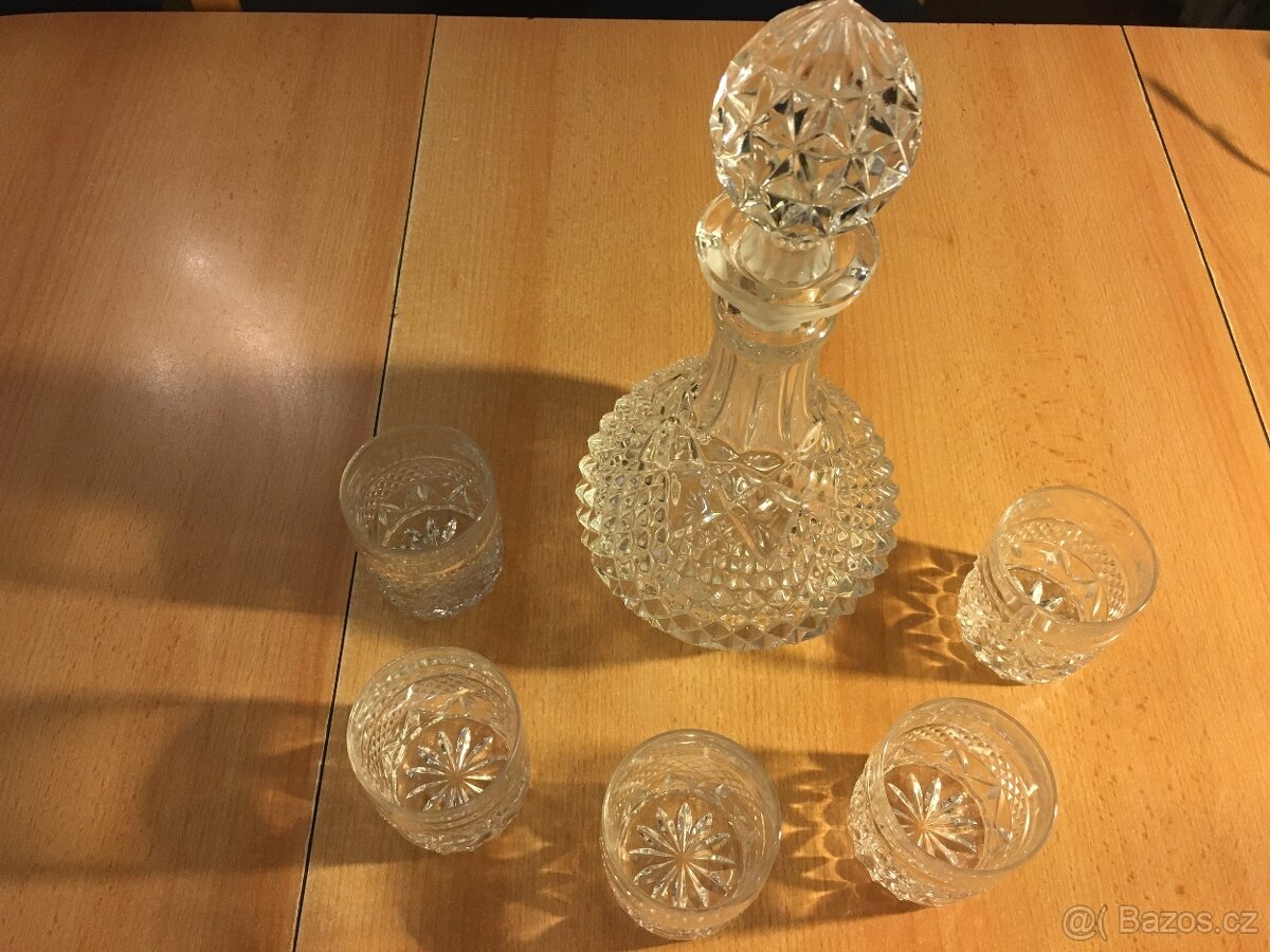 Karafa se sklenickami - 2