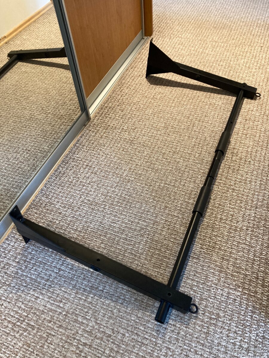 Posilovaci hrazda na strop - 2