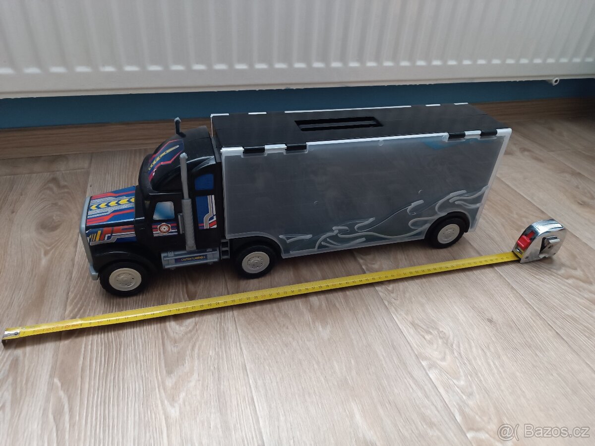 kamion na malá autíčka - 2